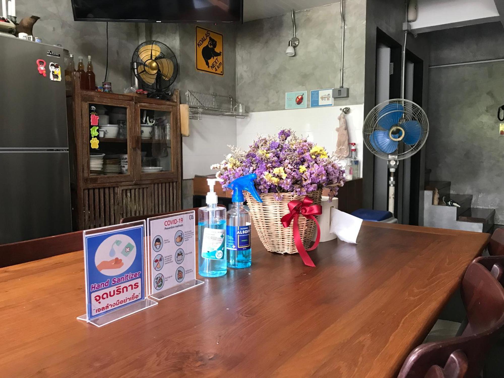 Baan Lung Poshtel Hostel เชียงใหม่ ภายนอก รูปภาพ